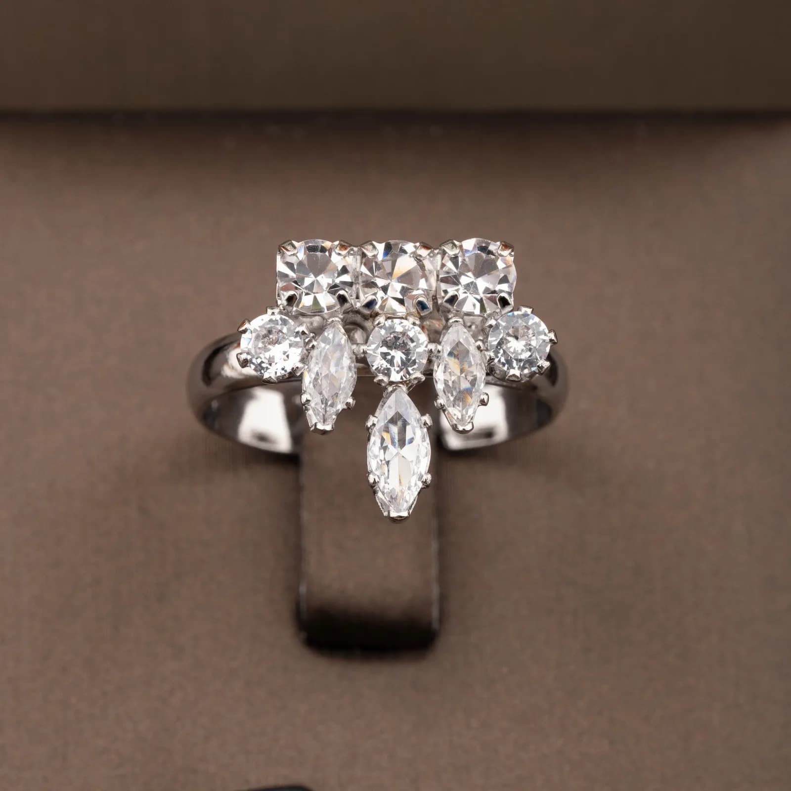 A Set Of High-quality Jewelry With A Bouquet Design Inlaid With Sparkling Cubic Zirconia,Suitable For Women To Wear At Banquets