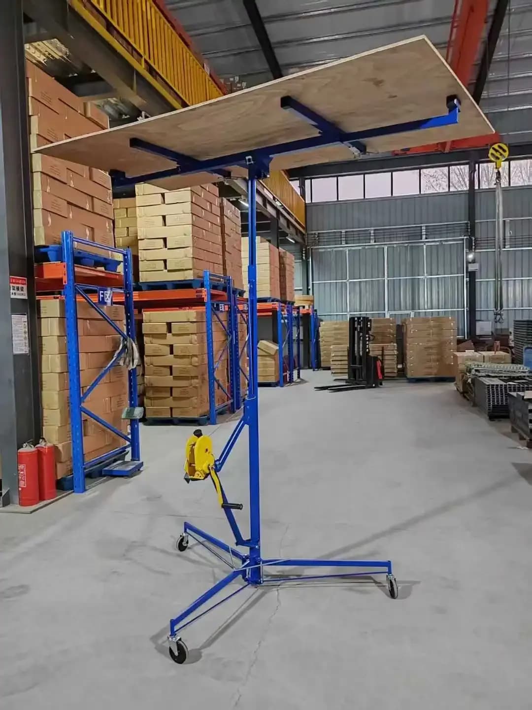 Labor-saving 4.5m Wheeled Plasterboard Drywall Lifter Manual Winch Panel Lift Board For Construction Service