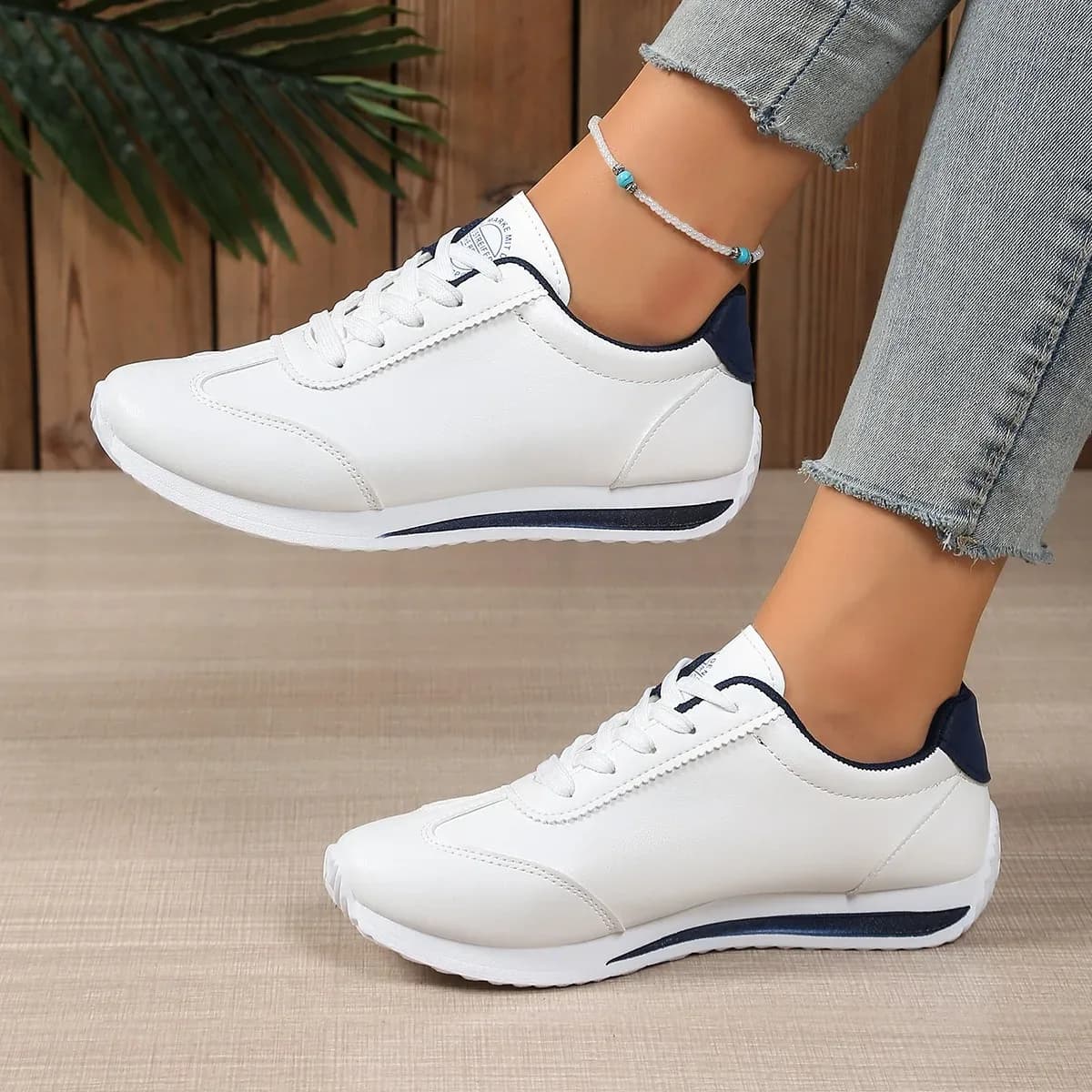 Spring 2026 Lightweight Lace-up Mesh Fabric Cross-strapped Solid White Sneakers For Women Trendy Sports Shoes Students